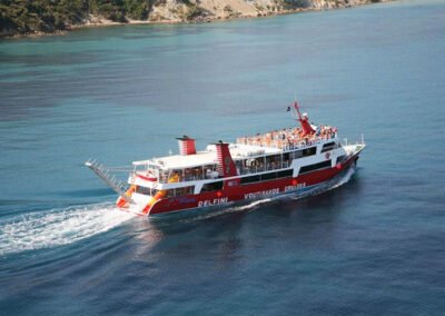 Cruise around the island with Day Tour Boat 2