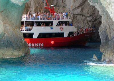 Cruise around the island with Day Tour Boat inside the caves