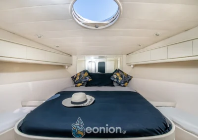 Luxurious Cabin inside of Pershing 40 - eonion Yachts